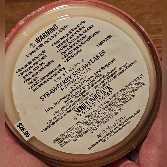 Bath & Body Works Candle Strawberry Snowflakes - Picture 4 of 4